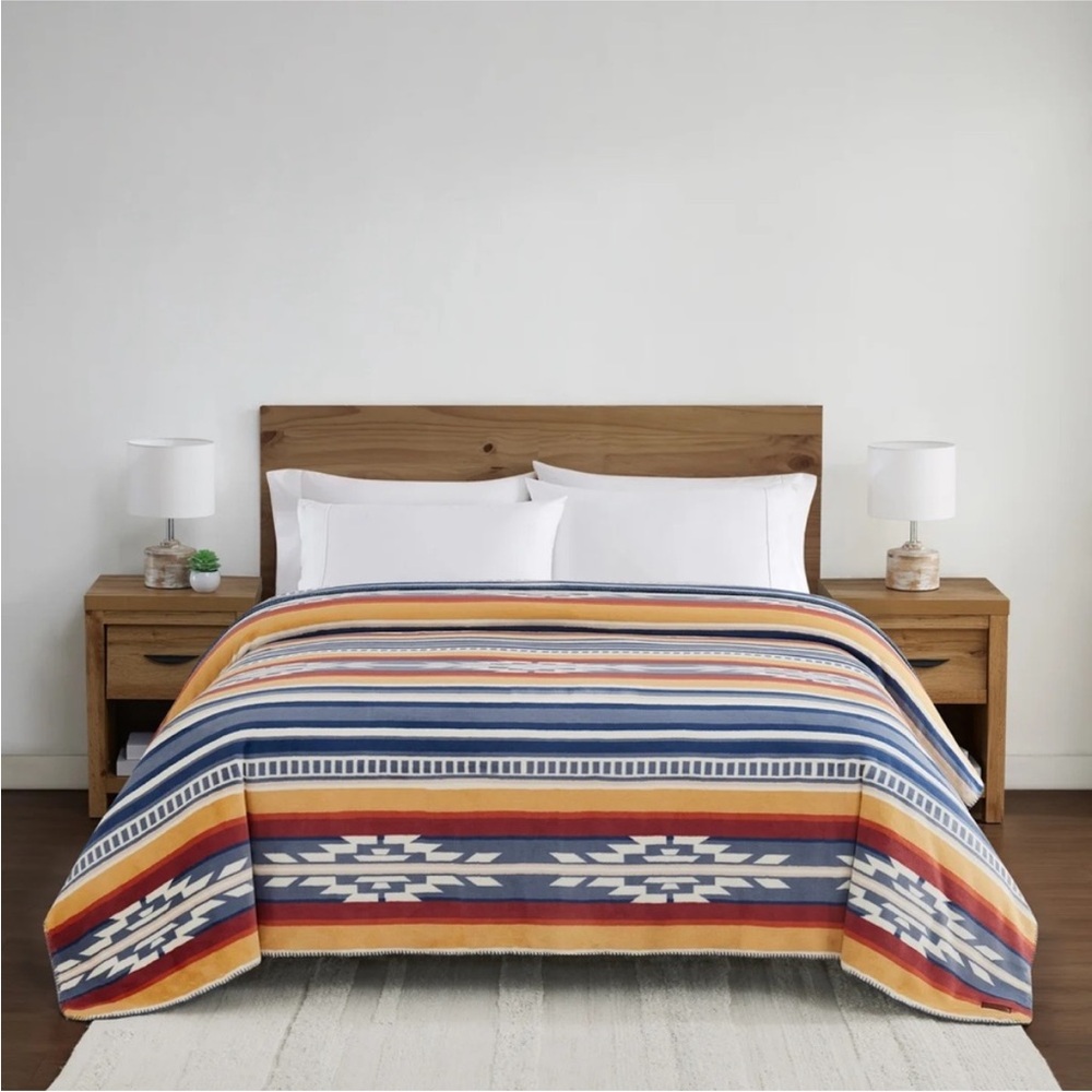 🎉LAST CHANCE🎉Pendleton luxurious plush blanket